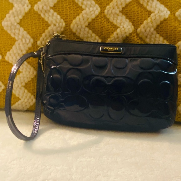 Coach Handbags - EUC COACH LOGO WRISTLET. COLOR: BLUE